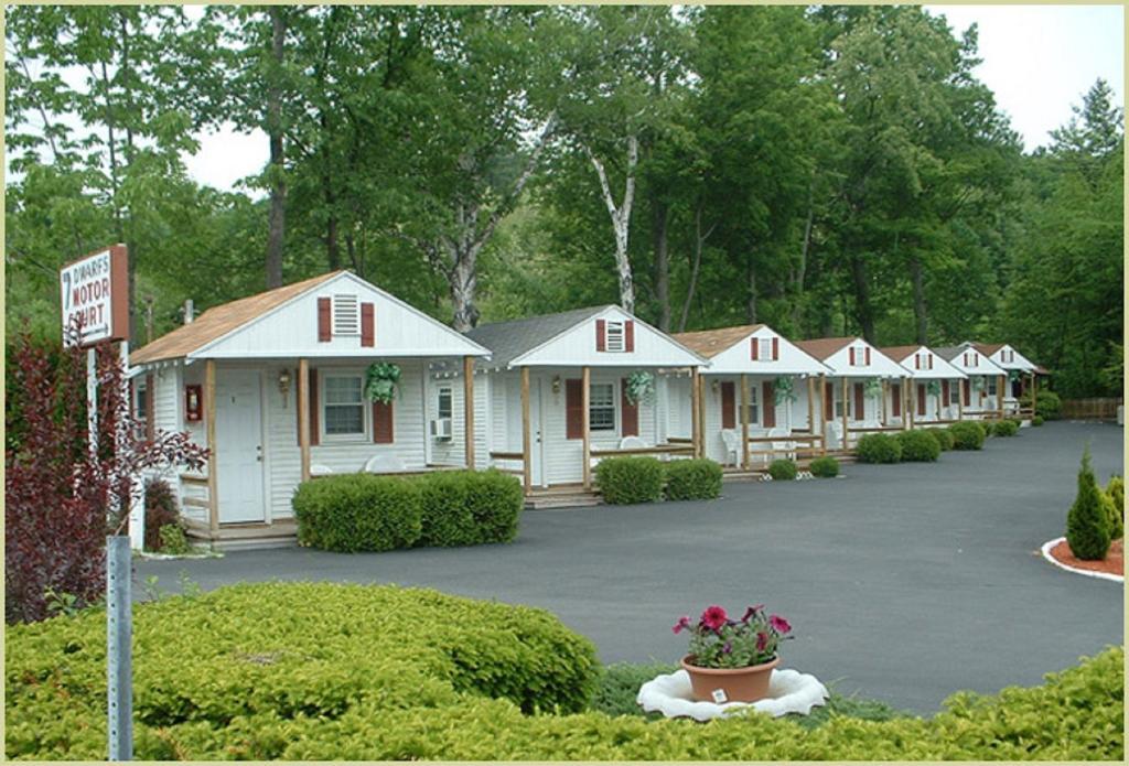 Seven Dwarfs Cabins - White Cabin Lake George Exterior photo