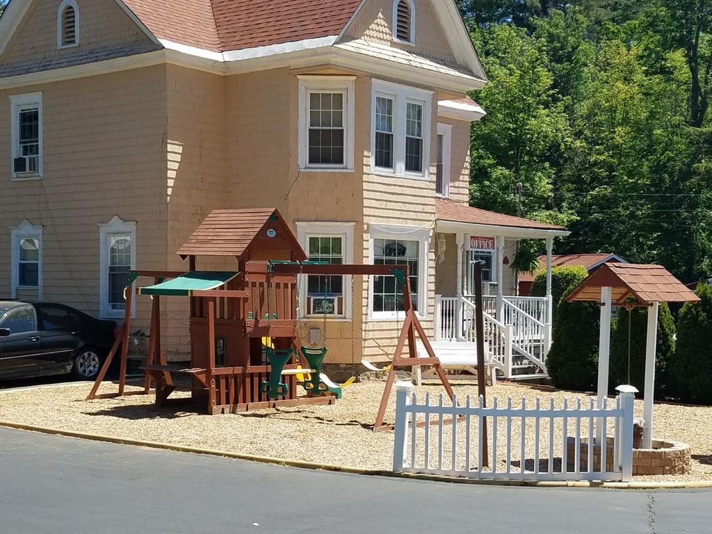 Seven Dwarfs Cabins - White Cabin Lake George Exterior photo